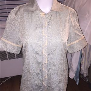 Robert Graham NWOT BEAUTIFUL FINAL DROP